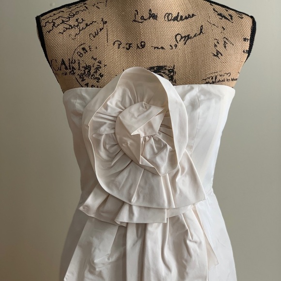 BCBCMaxAzria cream strapless dress size 2 - Picture 3 of 11